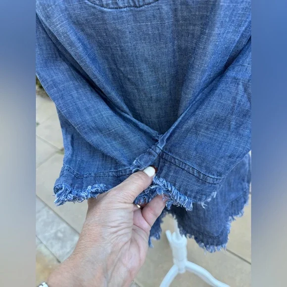 🌺Trina Turk Freyed Blue Top - Picture 6 of 8